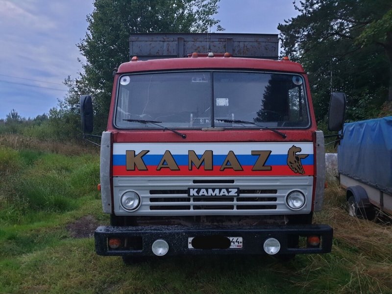КАМАЗ 5320 красный