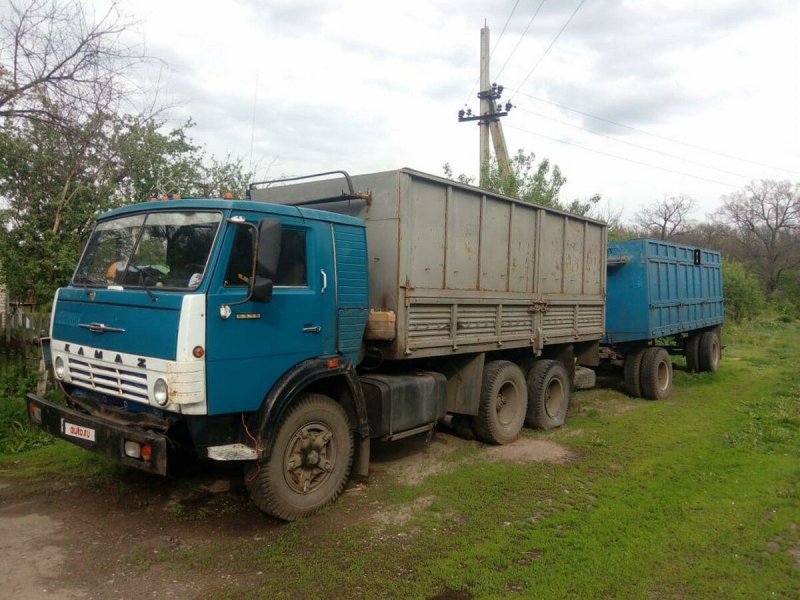 КАМАЗ 55111 зерновоз с прицепом