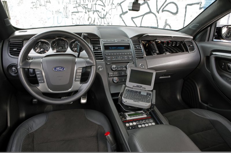 Ford Taurus Police салон