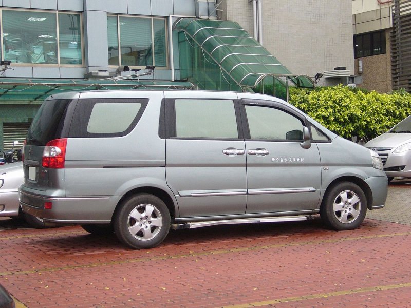 Nissan Serena c24