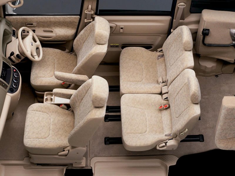 Nissan Serena 2002 c24