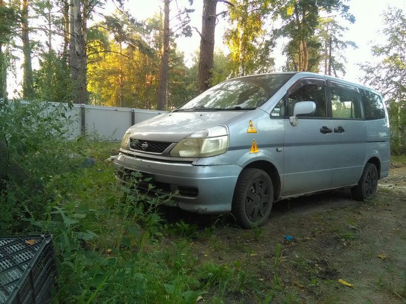 Nissan Serena c24 черная