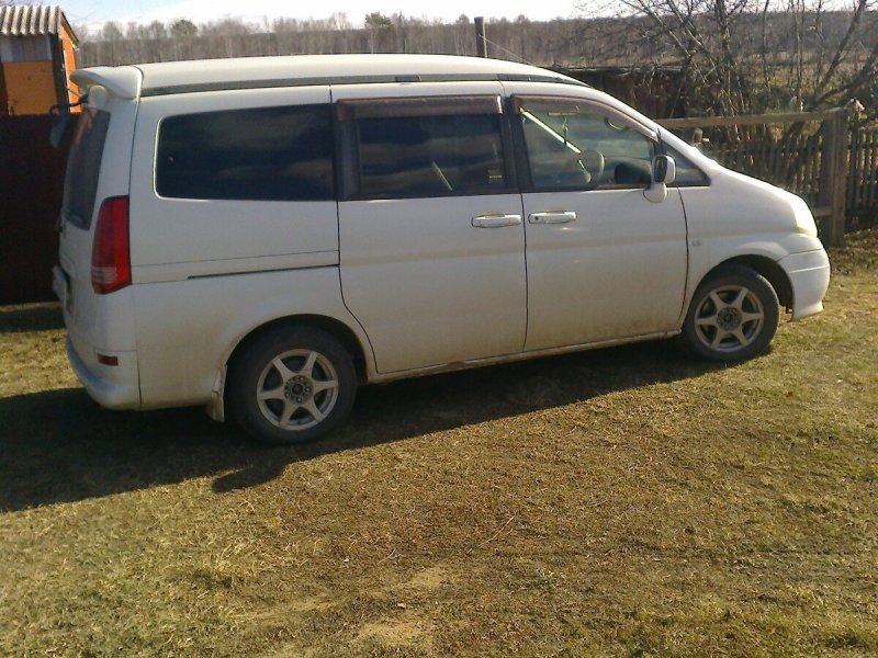Nissan Serena c24
