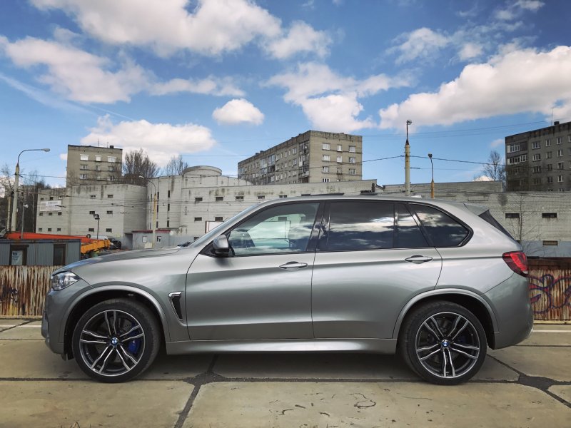 BMW x5m f95 серый Донингтон