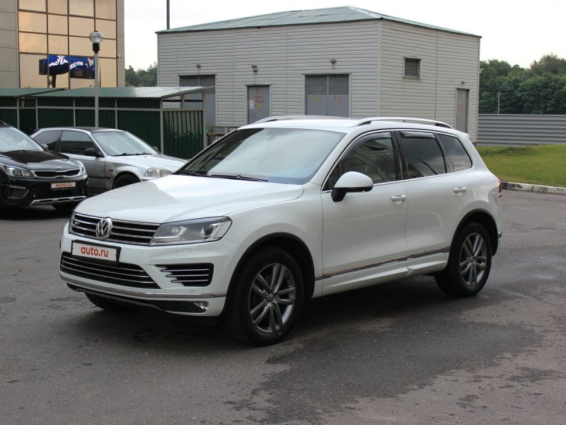 VW Touareg 2008 белый