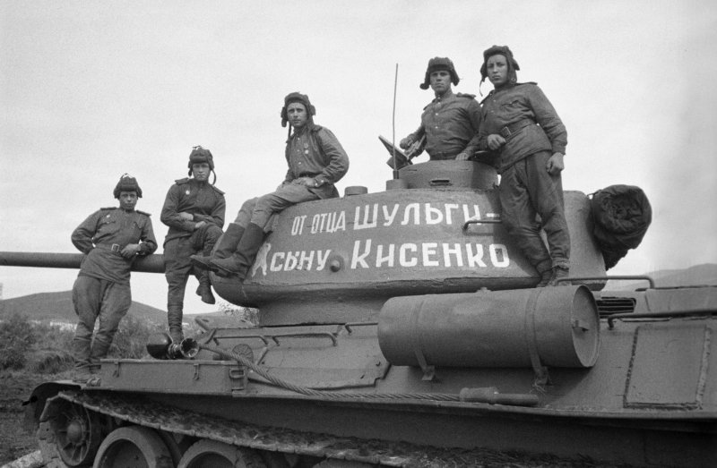 Экипаж танка т-34 85