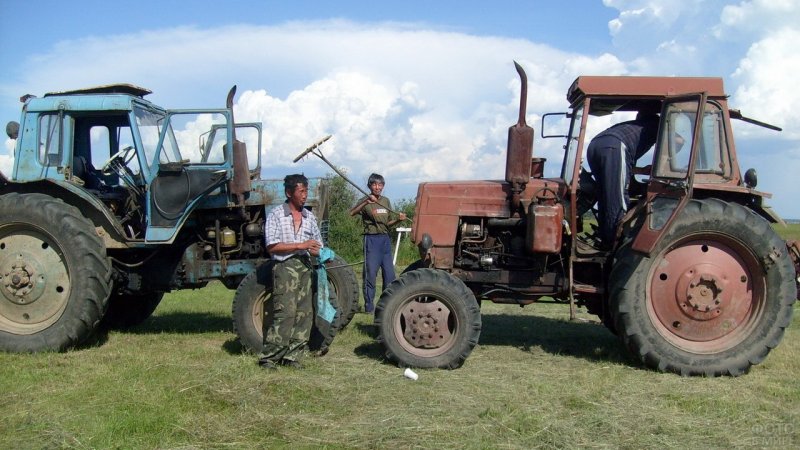 Деревенский тракторист