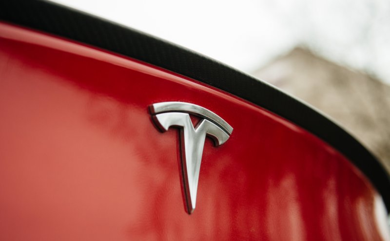 Значок автомобиля Tesla