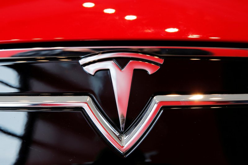 Tesla логотип