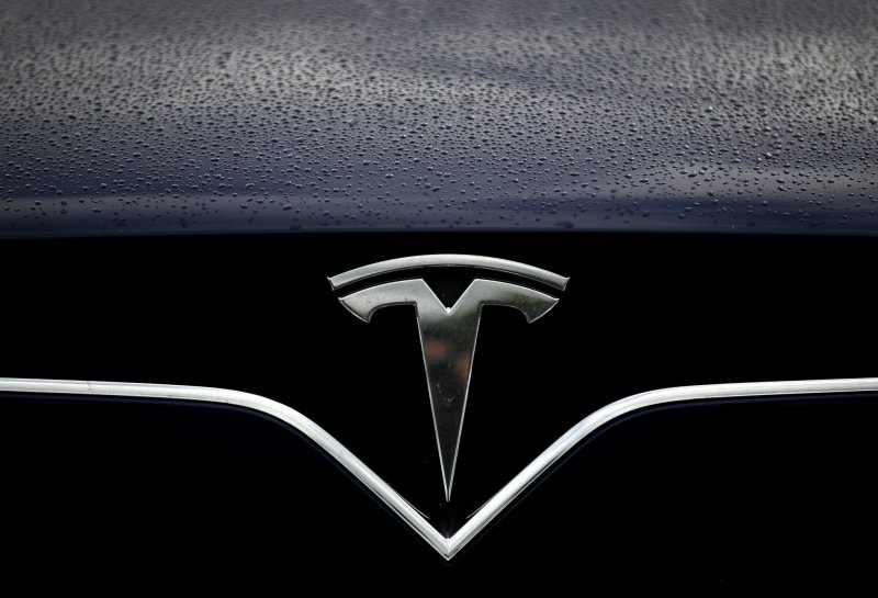 Логотипы автомобиля Tesla