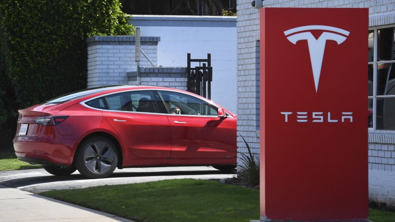 Электромобиль американской фирмы Tesla