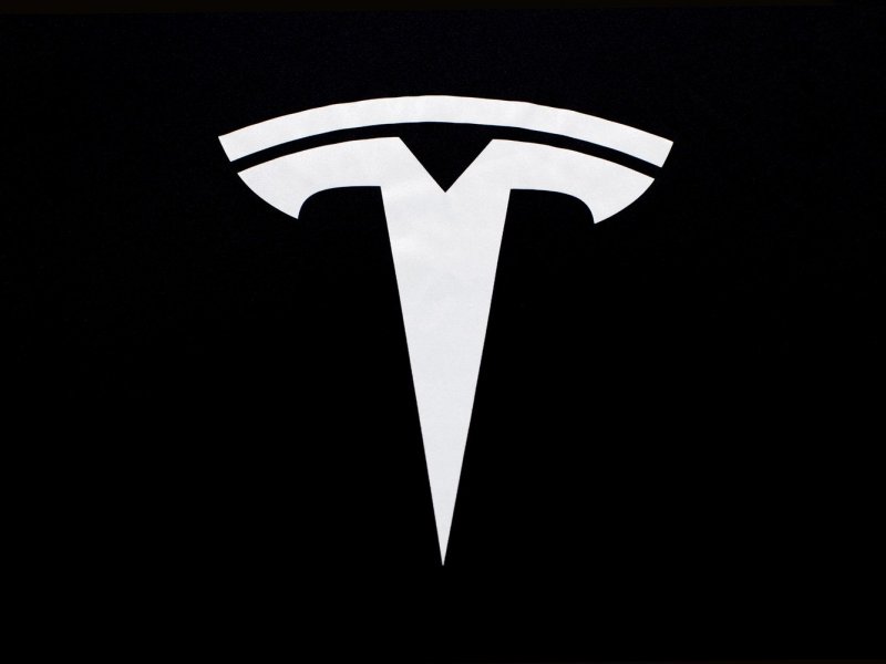 Tesla лейбл