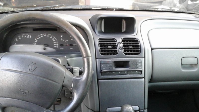 Renault Laguna 1 салон