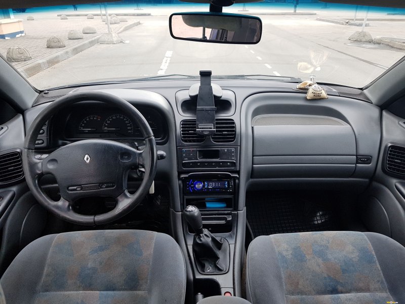 Renault Laguna 1 салон