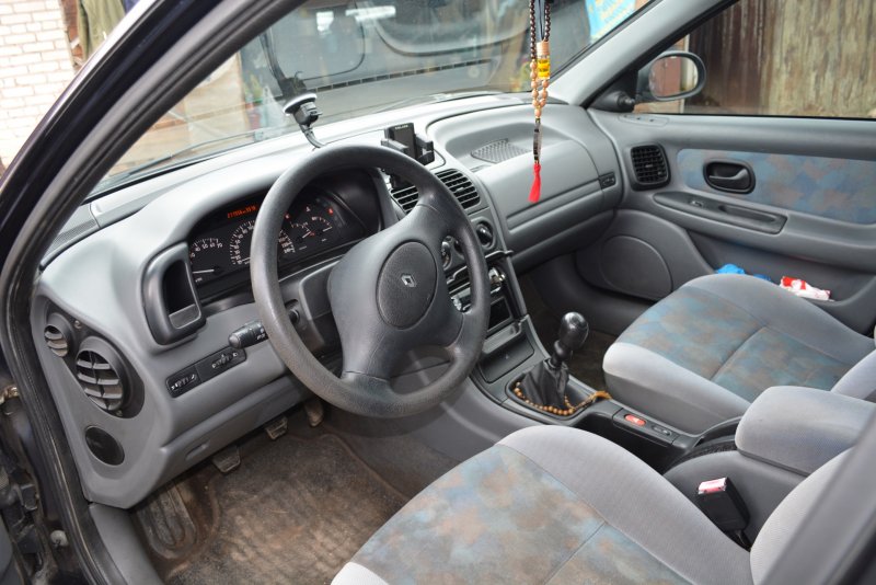 Renault Laguna 1997 салон