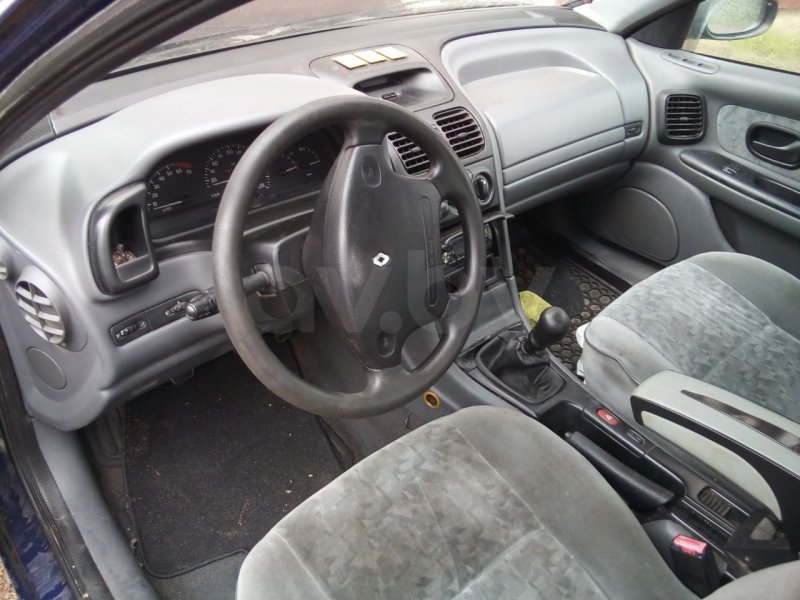 Renault Laguna 1996 универсал салон