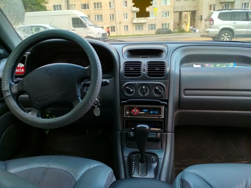 Renault Laguna 1 салон