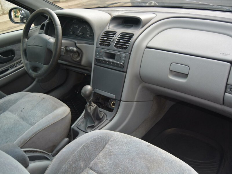 Renault Laguna 2003 салон
