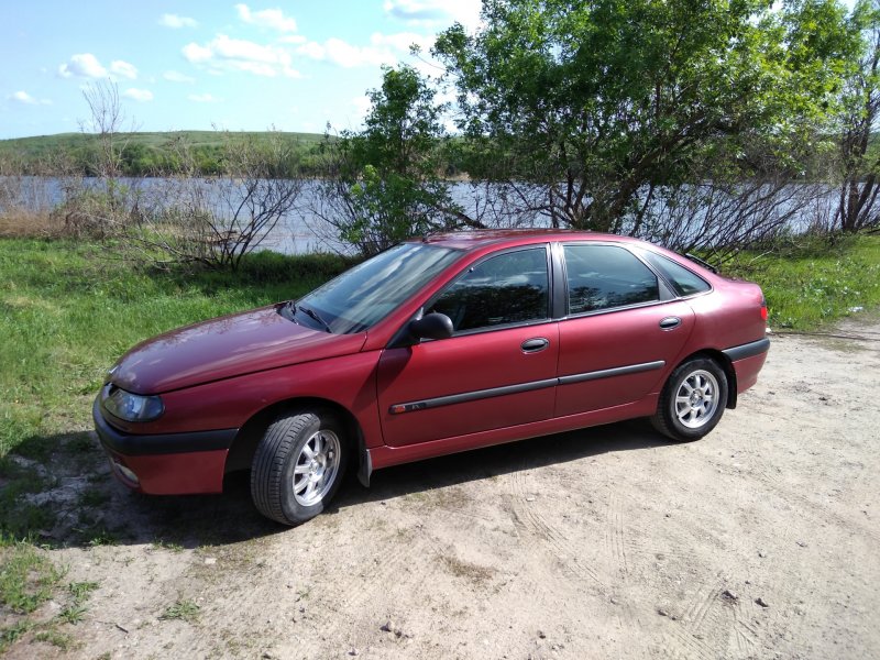 Рено Лагуна 1 бордовая
