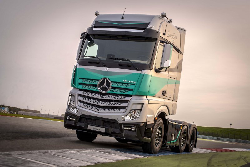 Mercedes-Benz Актрос