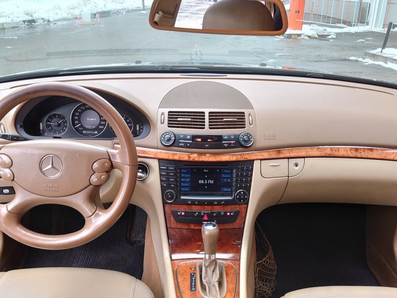 Mercedes-Benz w211