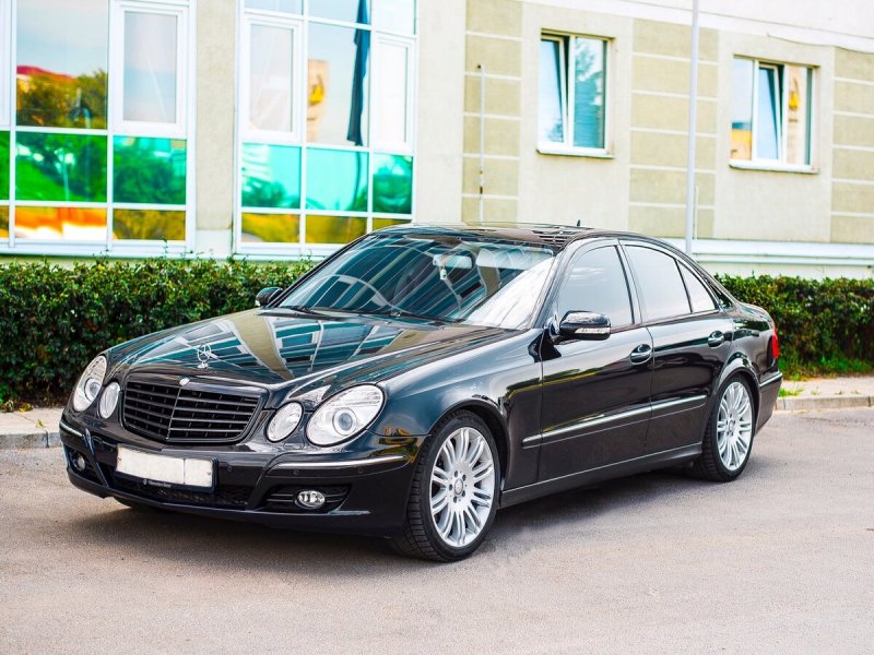 Мерседес-Бенц е-класс w211 2008