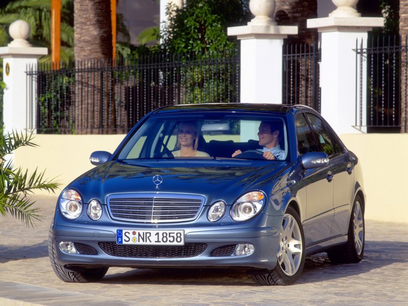 W211 2003 салон