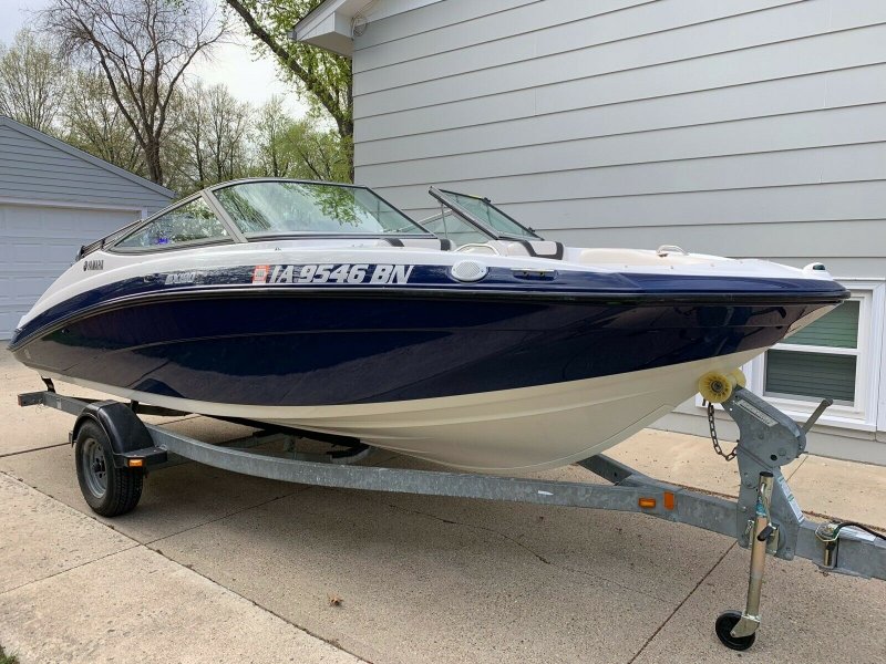 Boat Yamaha 273
