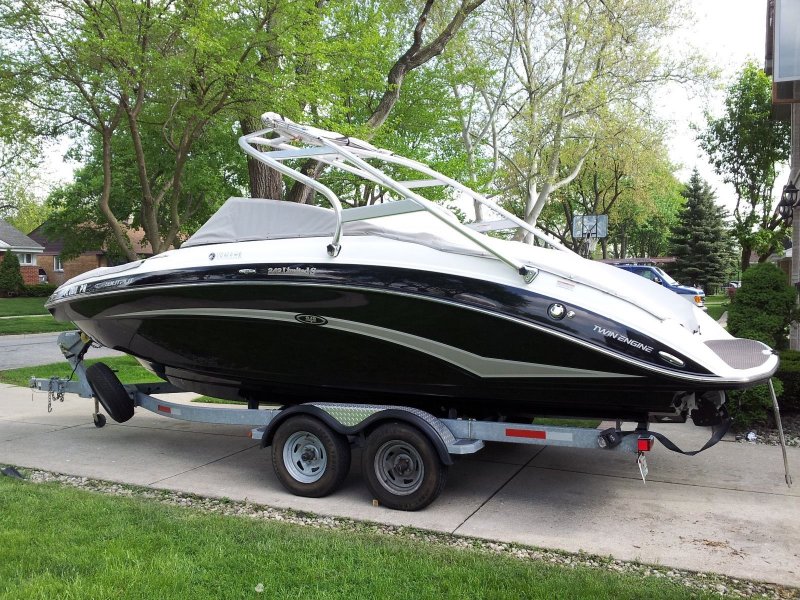 Катер Yamaha 242