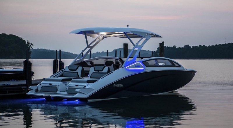 Boat Yamaha 273