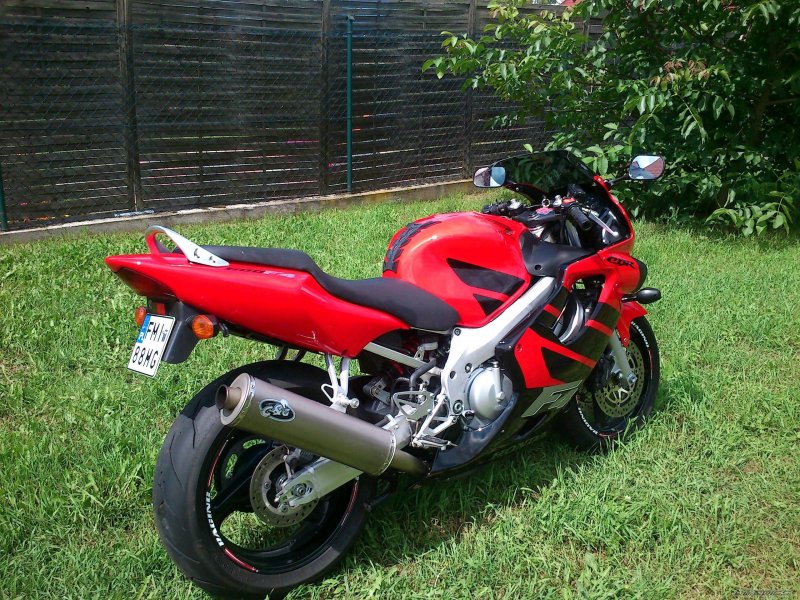 Honda CBR 600 f4i красный