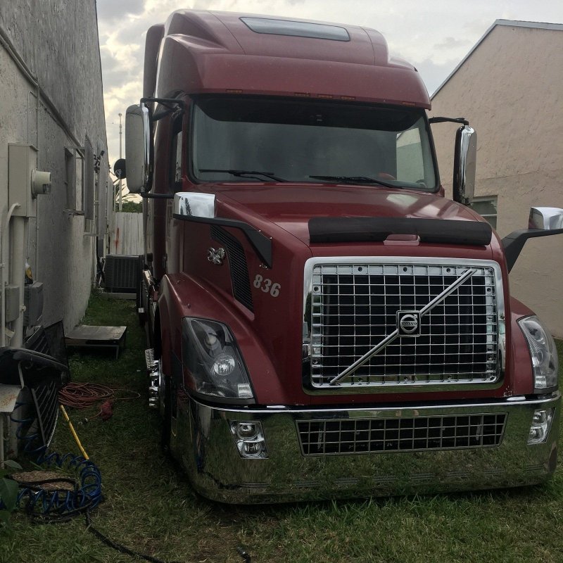 Volvo VNL 2004