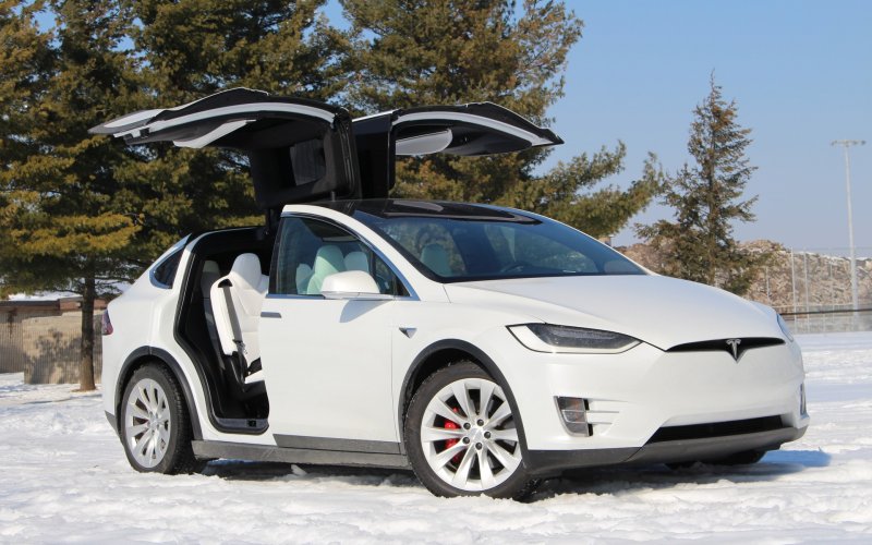Машина Tesla model x