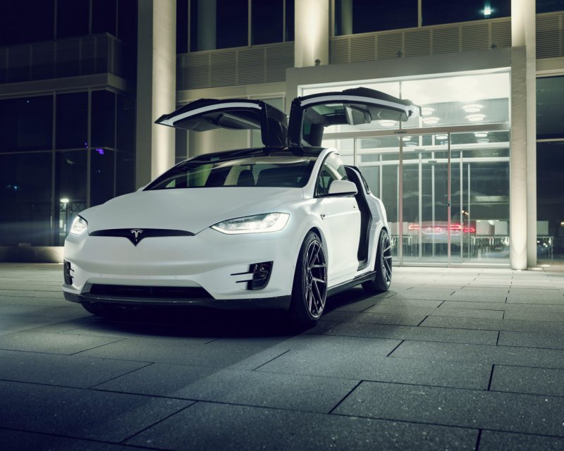 Машина Tesla model x 2018