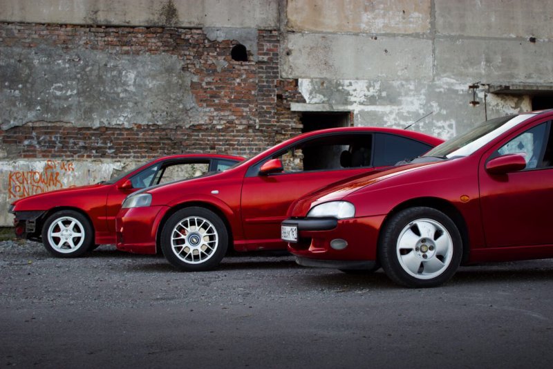 Opel Tigra красный