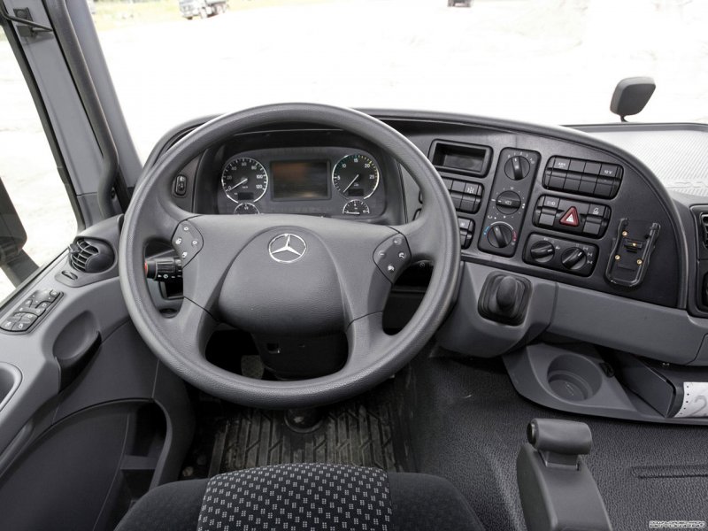 Mercedes-Benz Actros 1844 в кабине