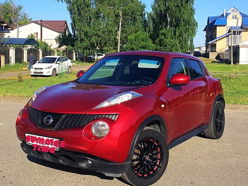 Nissan Juke 2012 красный