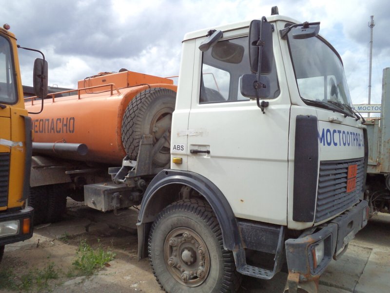 Ржавый МАЗ 5337