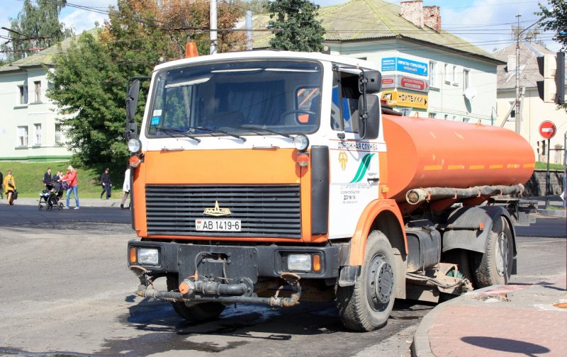 МАЗ 5337 поливомоечная машина