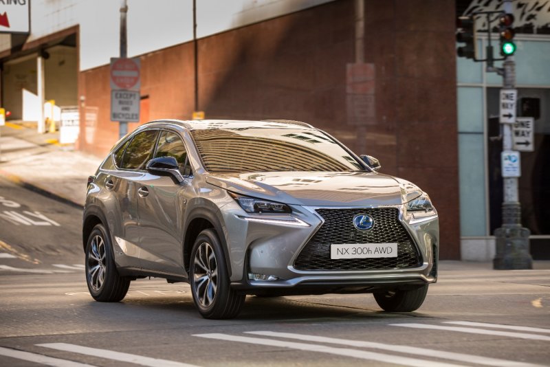 Лексус кроссовер NX 300