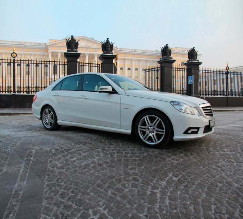 Mercedes w212 белый
