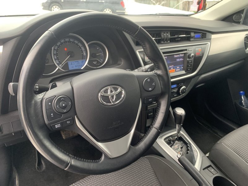 Toyota Auris 2017 салон