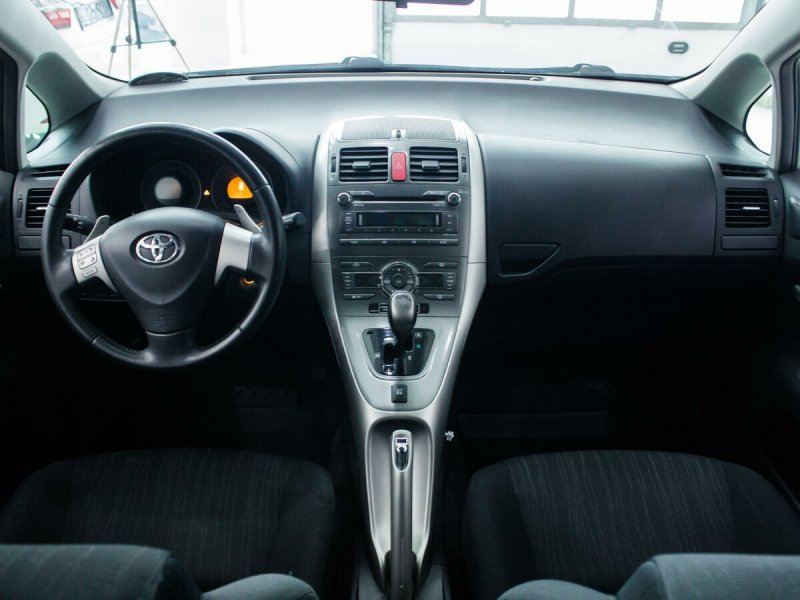 Toyota Auris 2008 салон