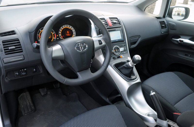 Toyota Auris 2010 Interior
