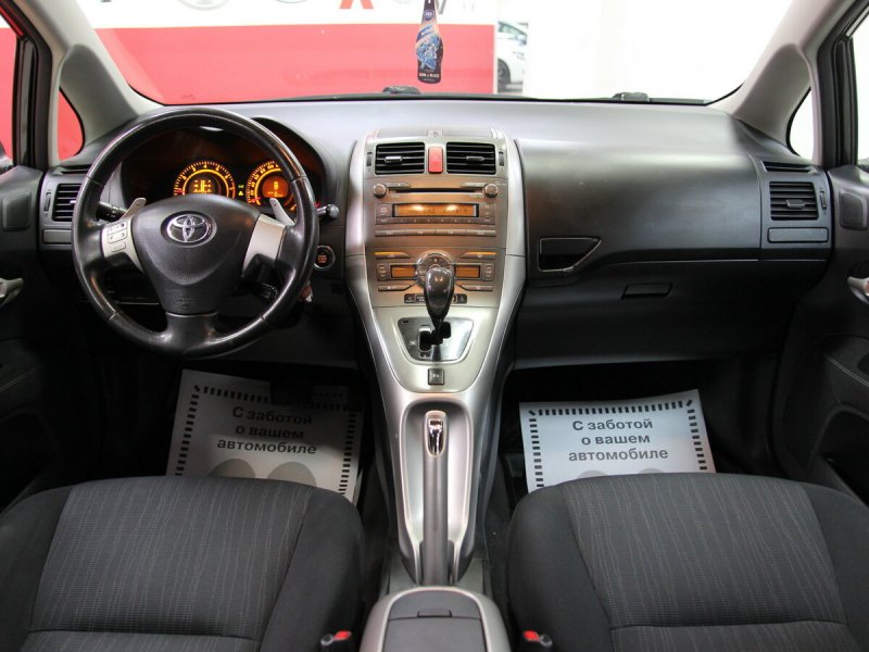Toyota Auris 2008 салон
