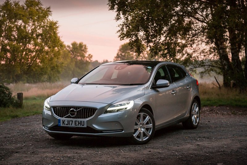 Volvo v40 2010