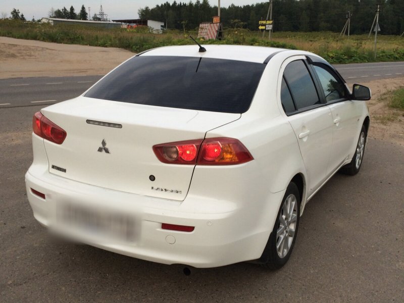 Mitsubishi Lancer 10 белый