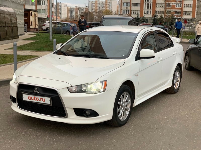 Mitsubishi Lancer 10 белый