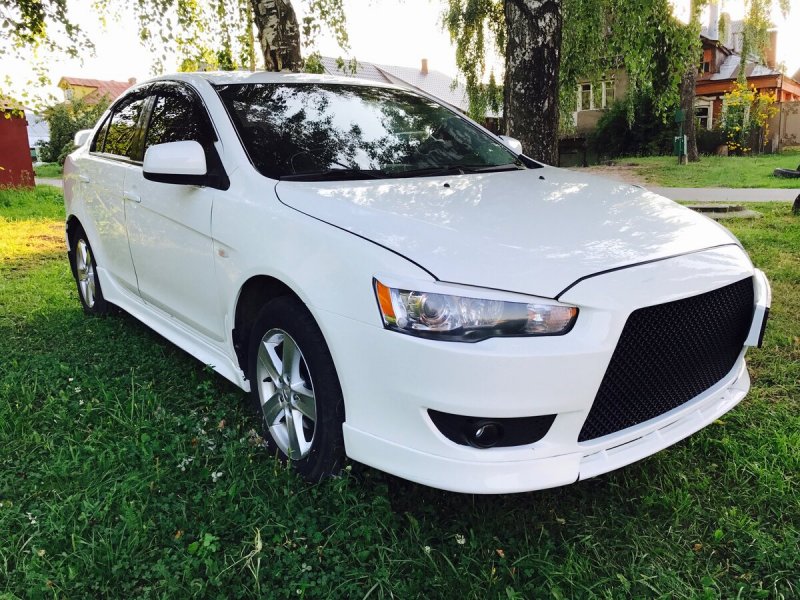 Mitsubishi Lancer 10 White