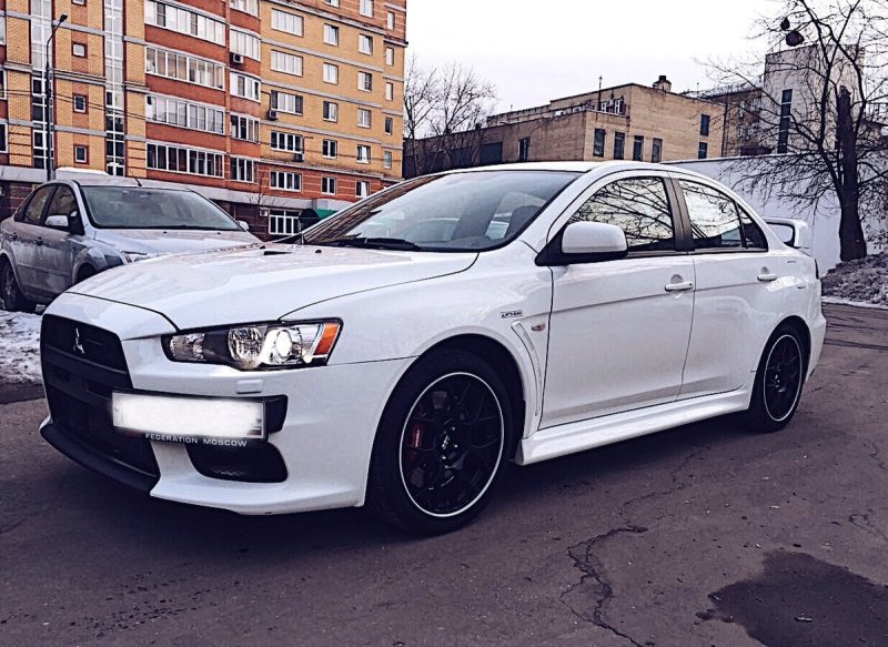 Mitsubishi Lancer 10 белый